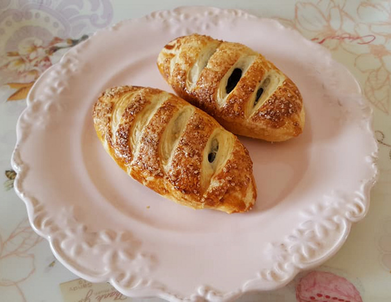 Эклсская слойка с черносливом и грецкими орехами