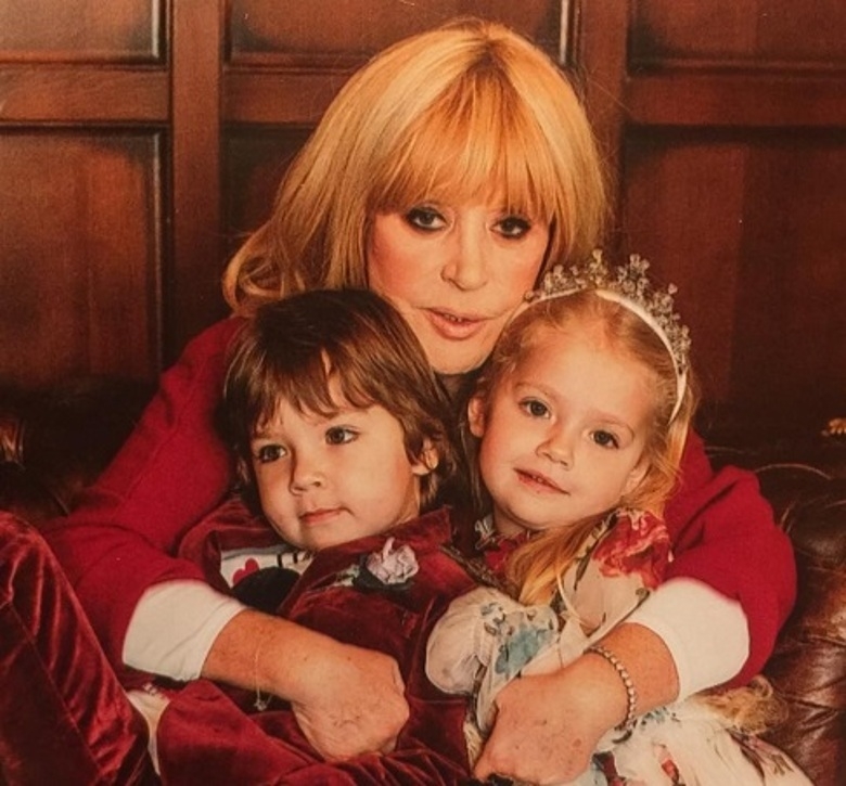 Алла Пугачева с младшими детьми