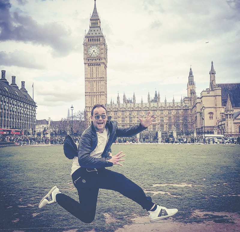 Максим относится к тем путешественникам, которых называют всеядными