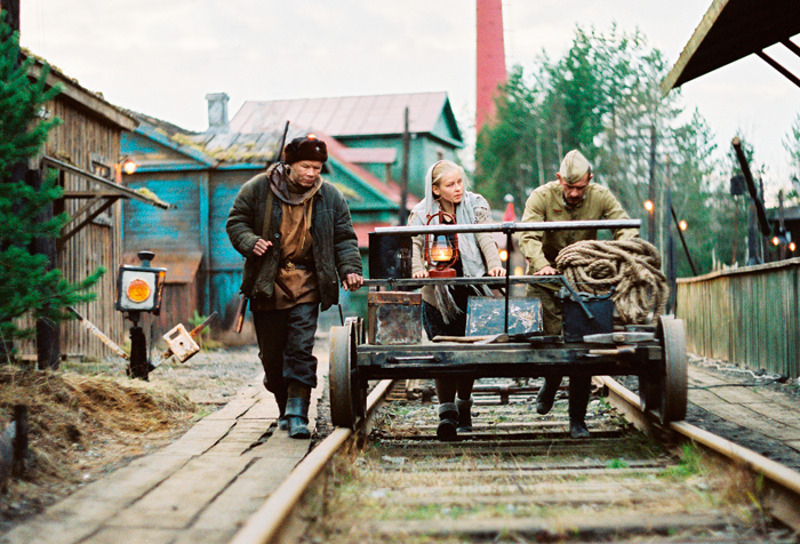 На съемках «Края» были заняты настоящие звезды, главные роли сыграли Юлия Пересильд и Владимир Машков