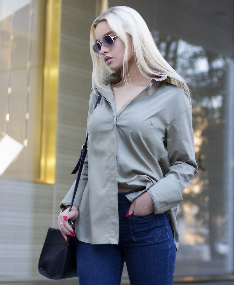 Рубашка позволяет создать и строгий, и более повседневный образ