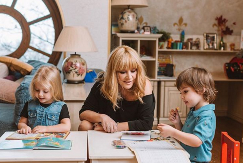 Алла Пугачева с двойняшками