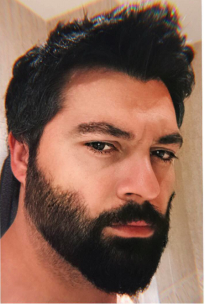 Певец ночами не спит, а пропадает в мастерской