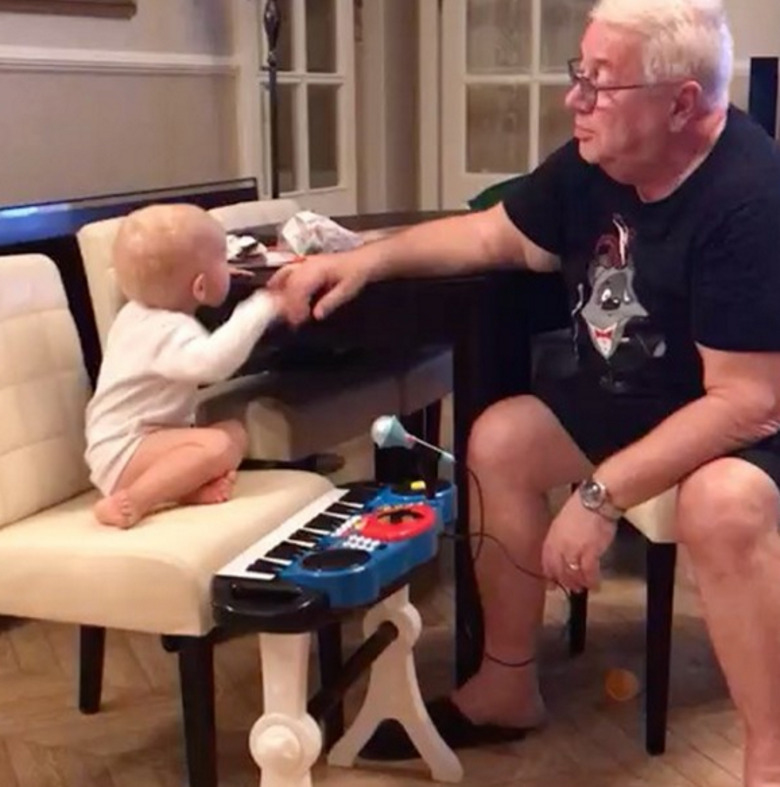 Внук Владимира Винокура растет очень артистичным ребенком