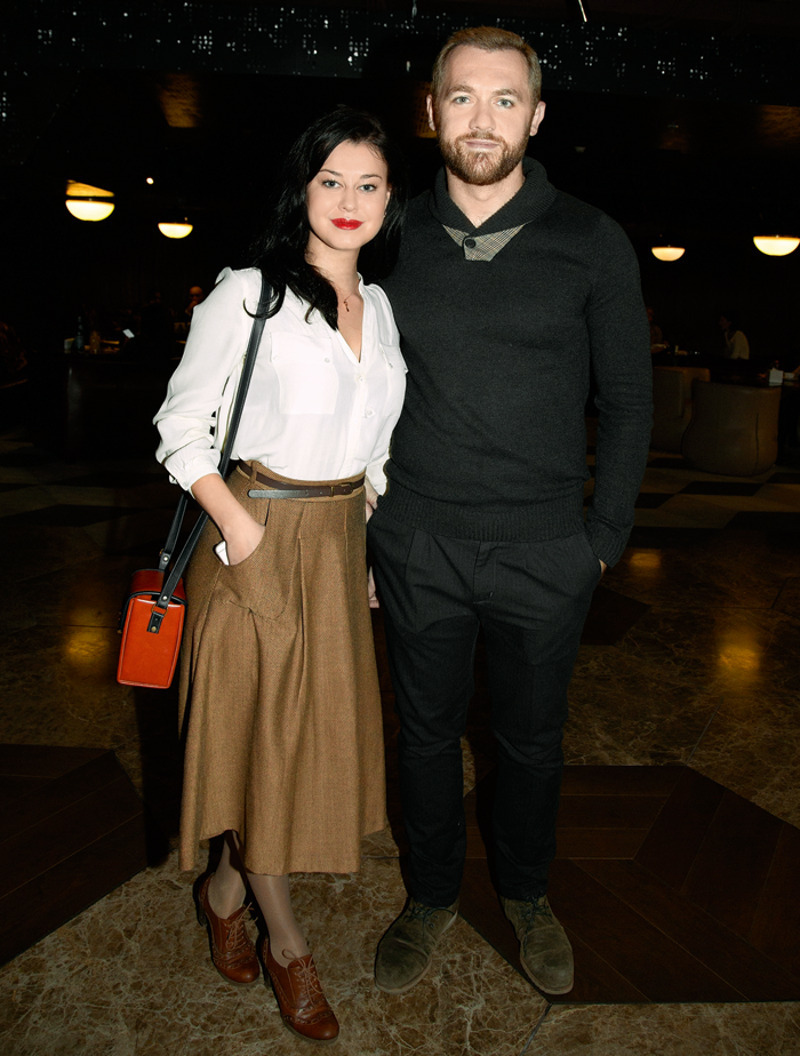 Будущую жену, Александру Розовскую, Денис встретил в родном театре