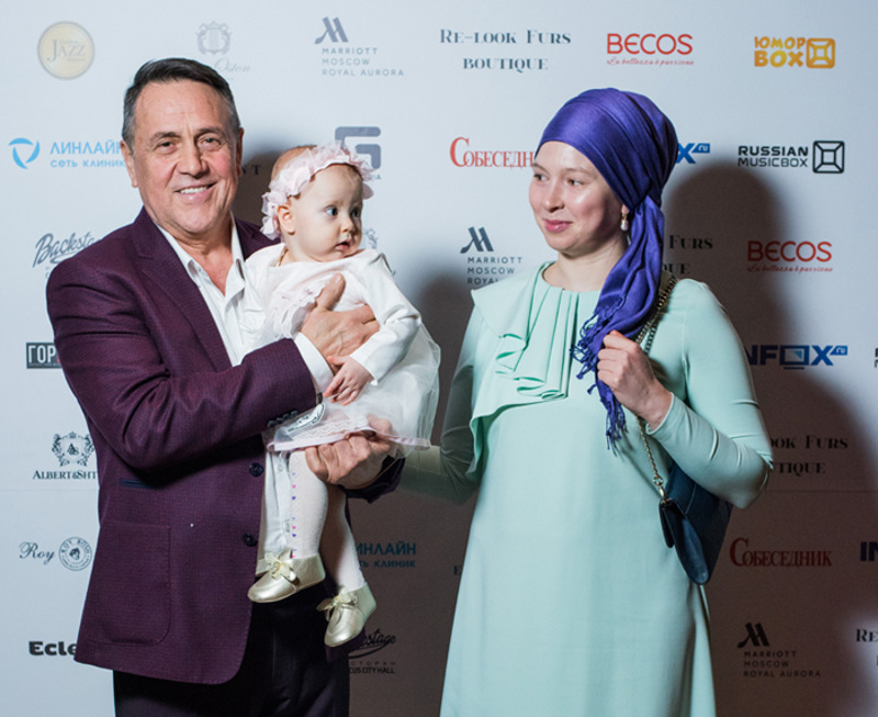 Ренат Ибрагимов с женой и младшей дочерью