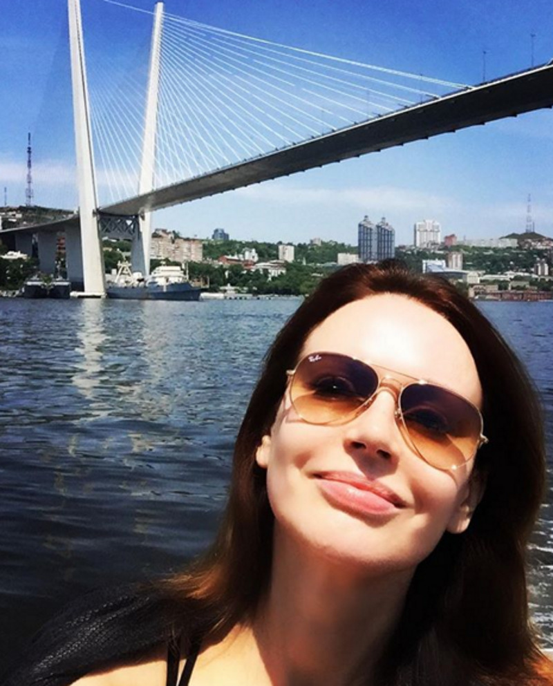 Актриса также является активным пользователем социальных сетей