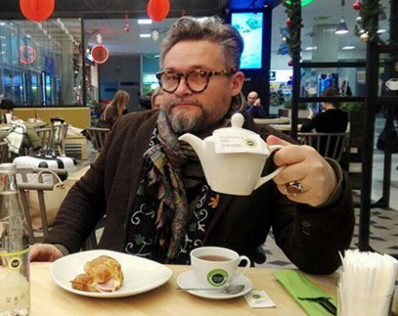 В коллекции стилиста Александра Васильева множество разных платков, палантинов и кашне