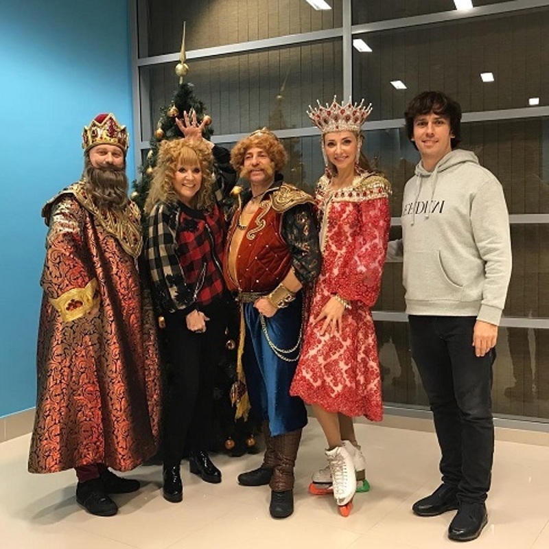 Звездная чета выглядит слишком по-молодежному