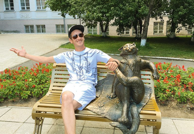 "Пишу я главным образом для того, чтобы не потеряться за актерством, за лицедейством"