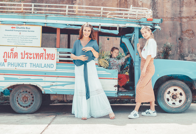 На съемочной площадке вместе с Анной ее старшая дочь Алина (справа), крестница Полина и совсем маленький сын Гектор, который все время на руках у звездной мамы