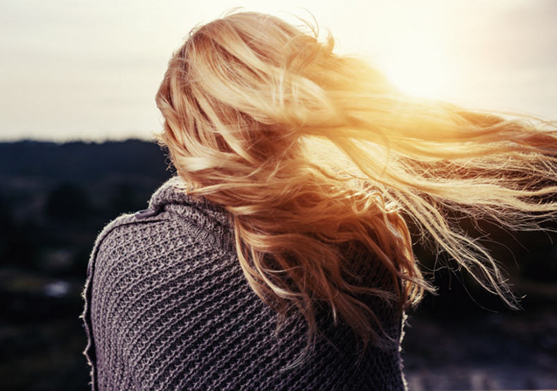 Как осветлить волосы народными средствами?