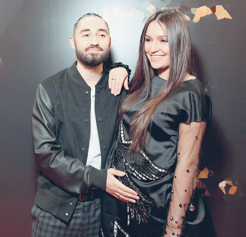 Мот с женой