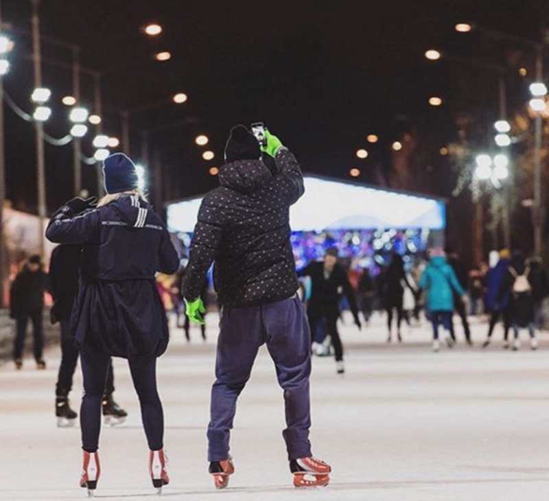 Провести новогоднюю ночь можно на катке