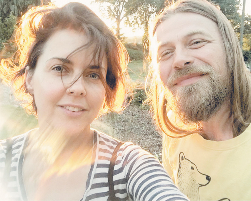 Ольга и режиссер и продюсер Алексей Тишкин довольно долго жили в гражданском браке и оформили свои отношения, лишь когда ждали первенца. Сейчас пара воспитывает двух дочерей