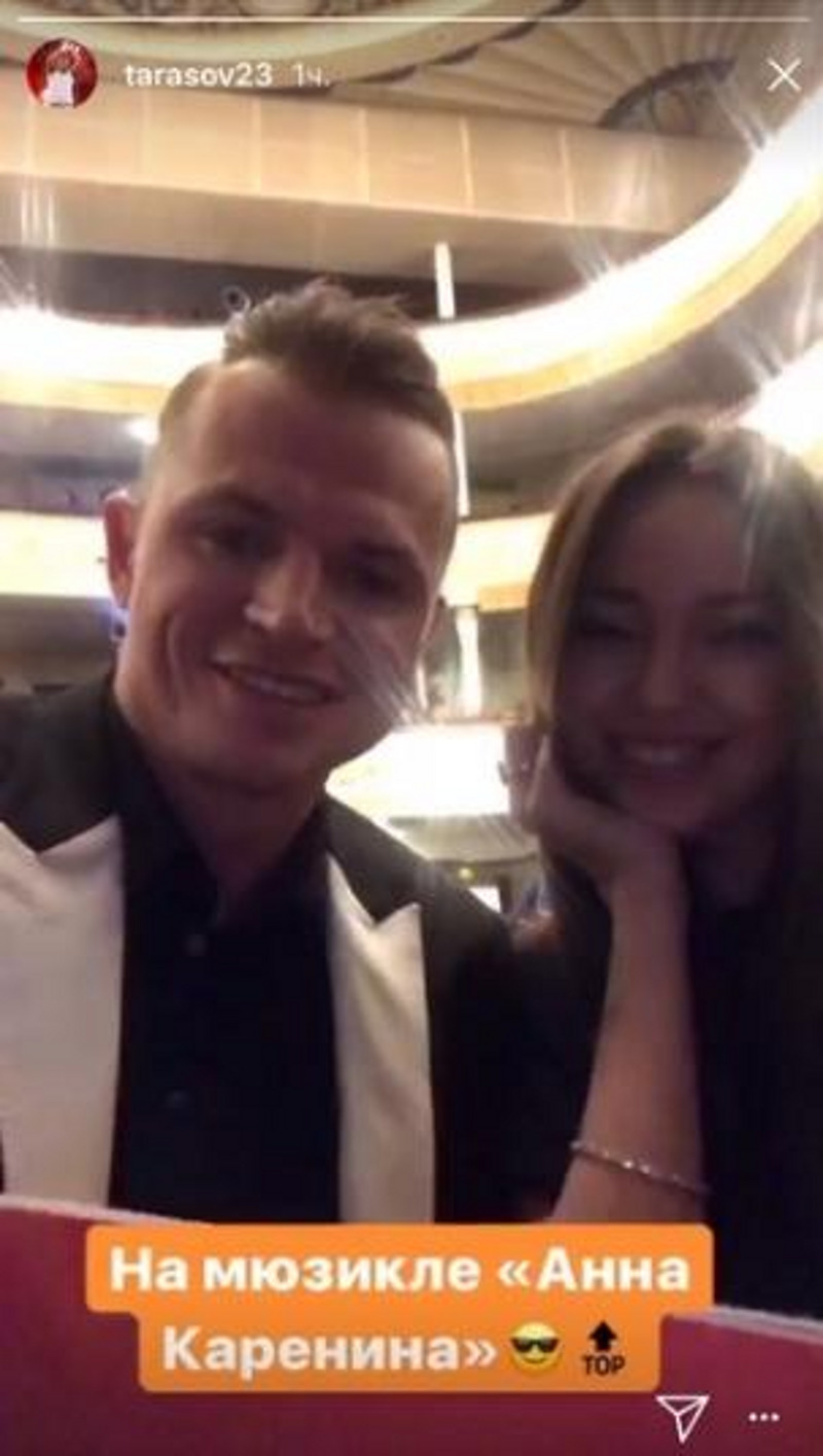 Недавно поклонники увидели на "том самом" пальце Костенко кольцо, похожее на обручальное