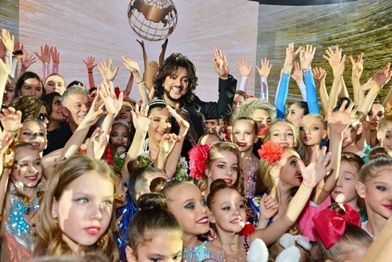 Филипп Киркоров и Олег Газманов с воспитанницами Ирины Винер