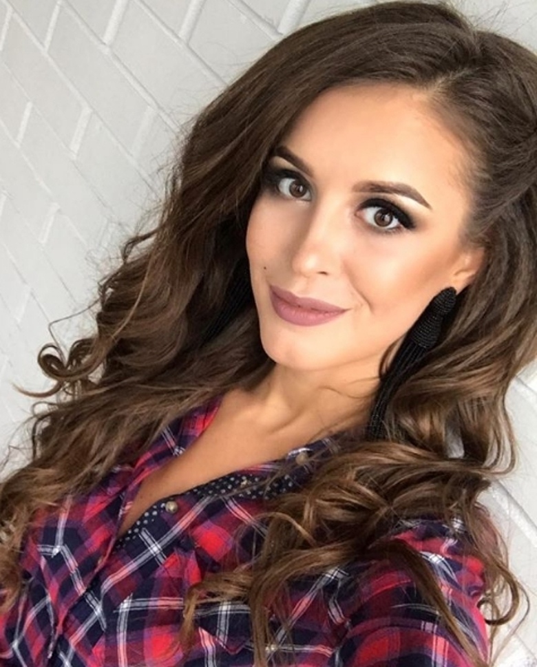 Анна Бузова