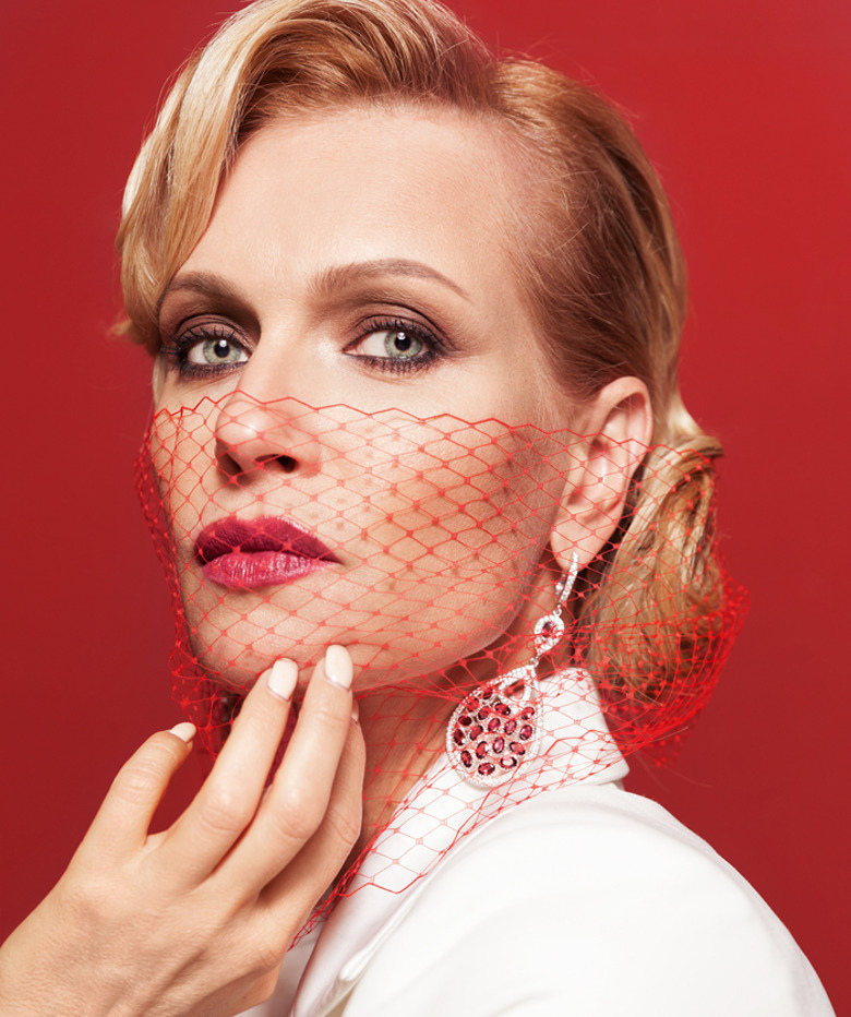 Олеся Судзиловская. Стиль: Надина СМИРНОВА; Макияж и прически: Дарья ДЗЮБА; Платье, Dior; украшения, Valtera