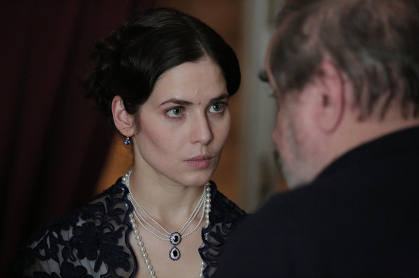 Юлия Снигирь в роли Кати Булавиной