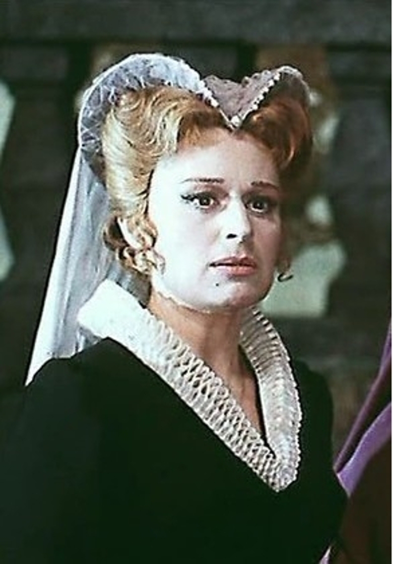 Людмила Сухолинская-Местечкина в постановке «Мария Стюарт»