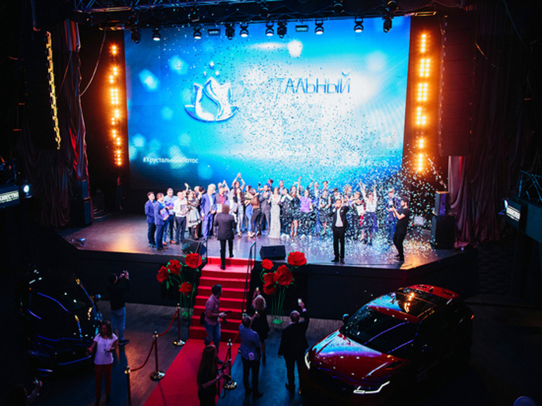 Победители на сцене Известия Hall