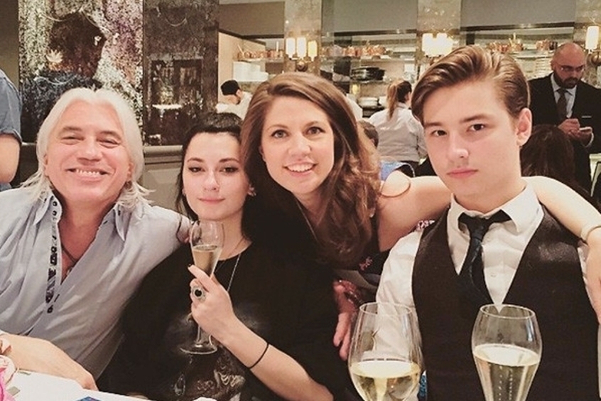 Дмитрий Хворостовский с детьми