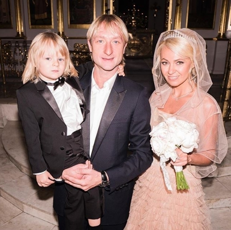 Евгений Плющенко и Яна Рудковская с сыном Александром