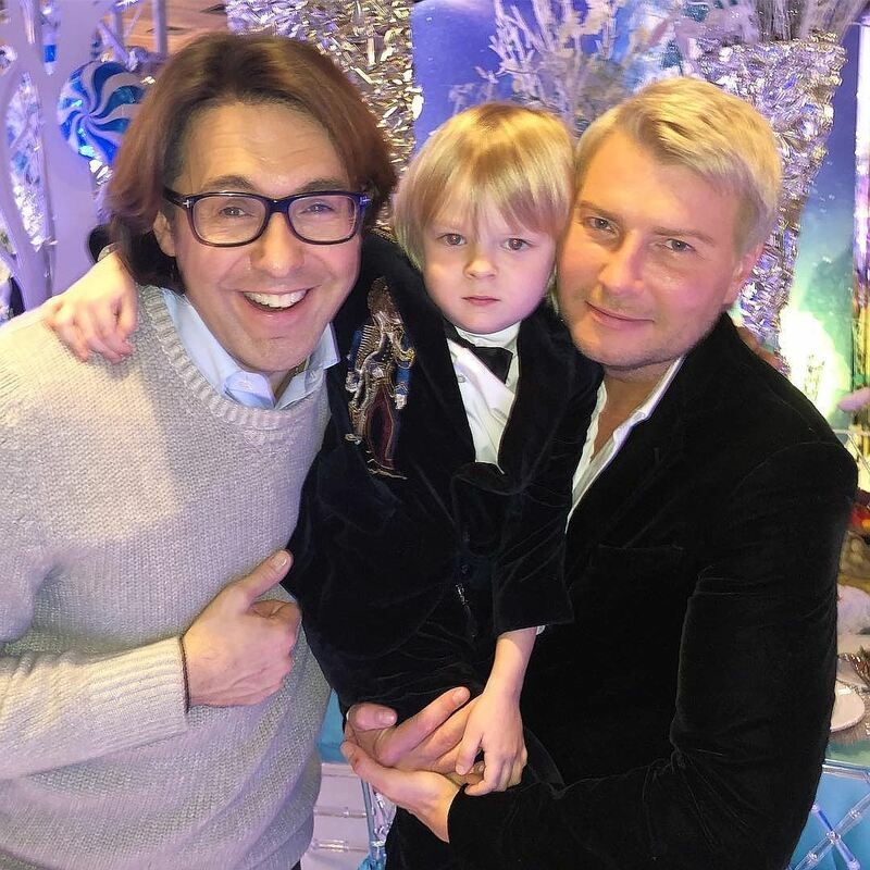 Крестный Аллы-Виктории Андрей Малахов и другие известные личности