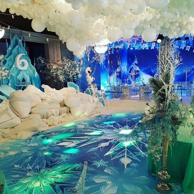 Ресторан был оформлен, как зимняя сказка