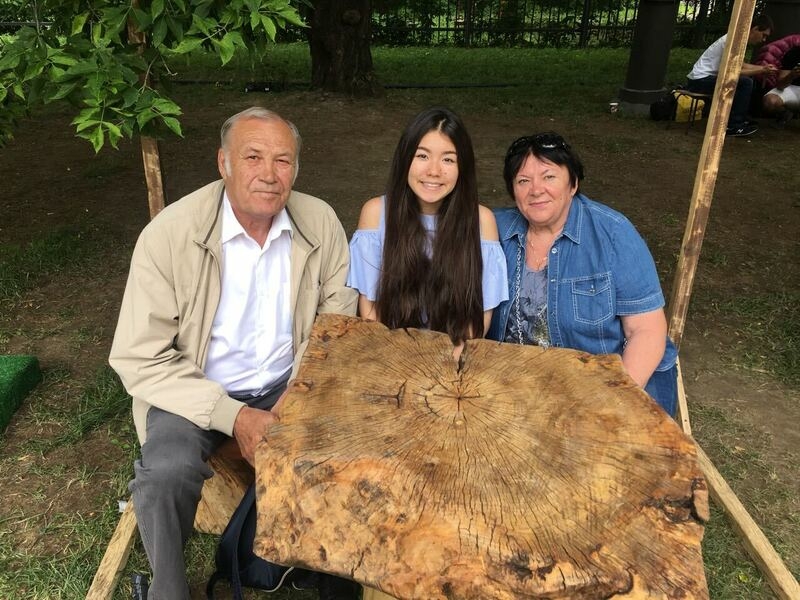 Полина Богусевич с бабушкой и дедушкой