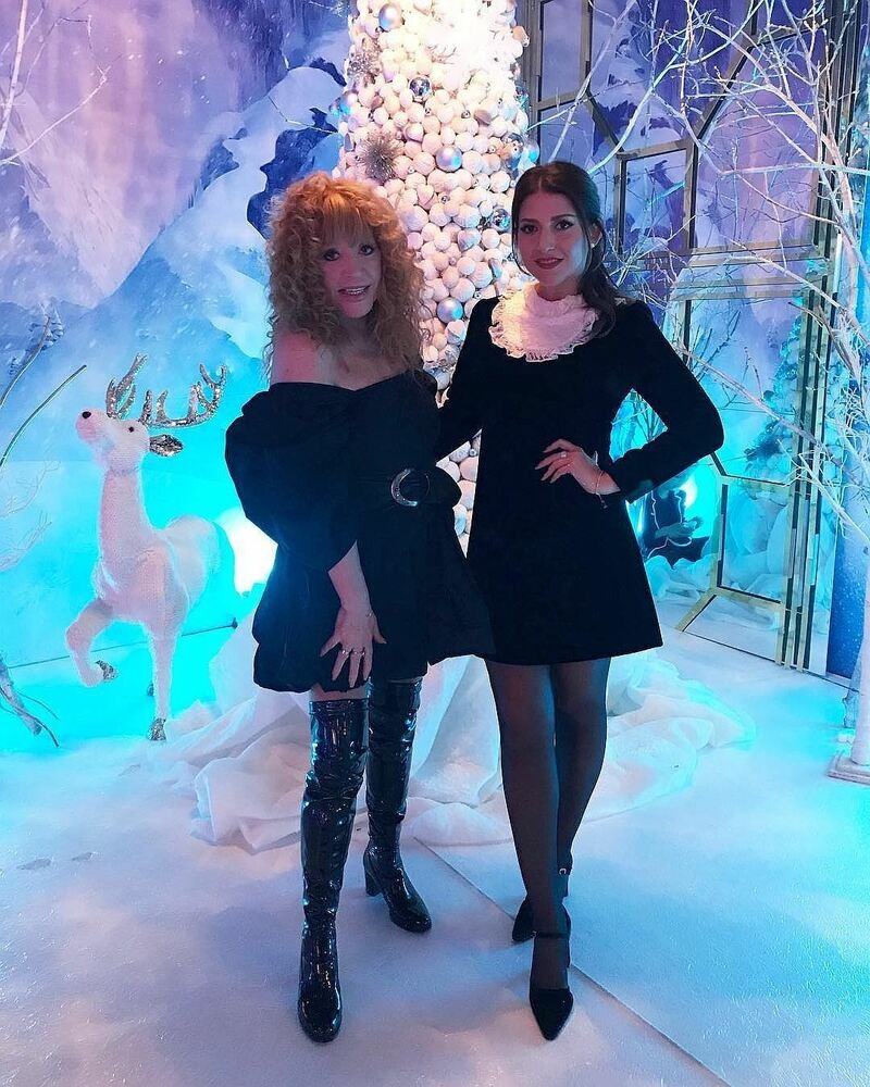 Пугачева пришла в дерзком мини