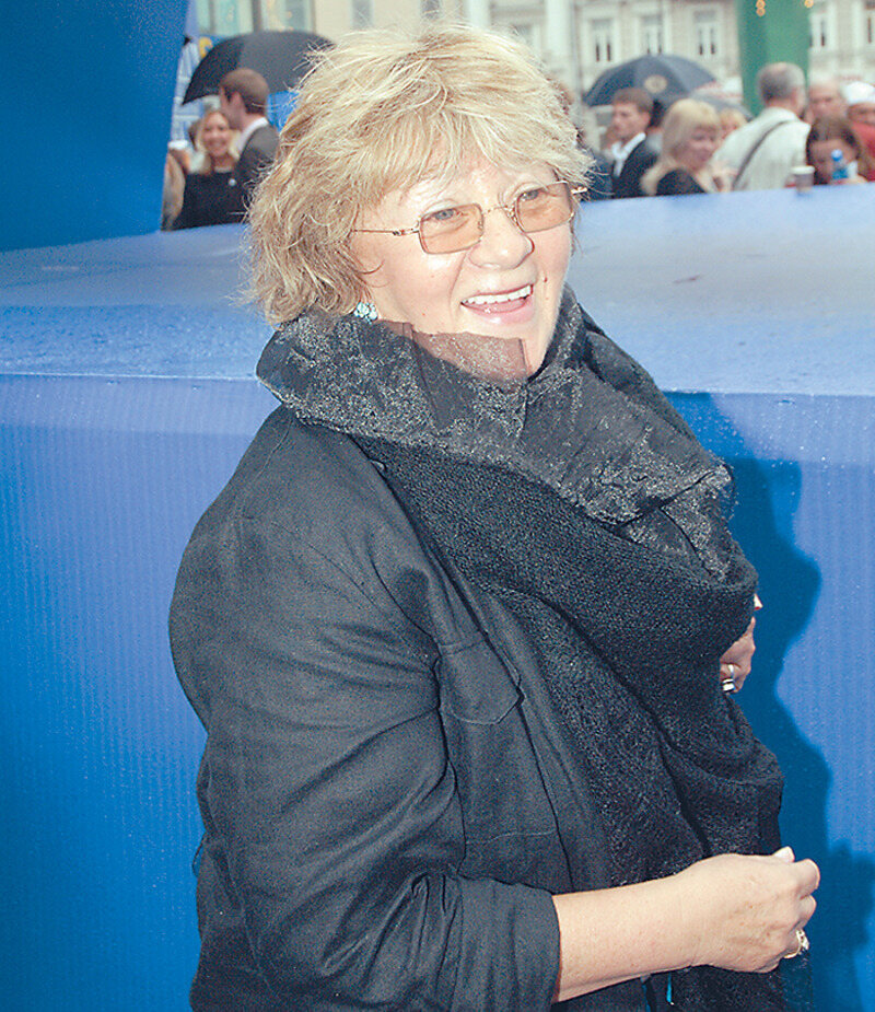 Алла Сурикова