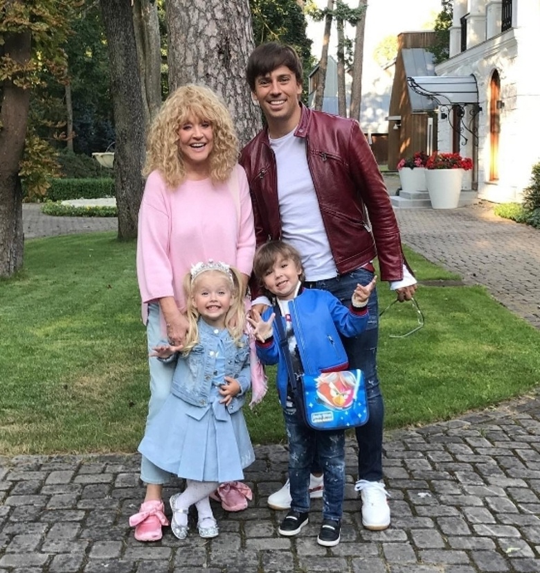 Алла Пугачева и Максим Галкин с детьми