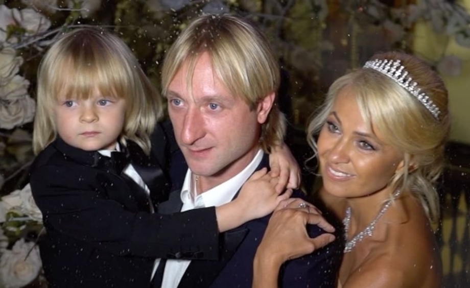 Евгений Плющенко и Яна Рудковская с сыном Александром