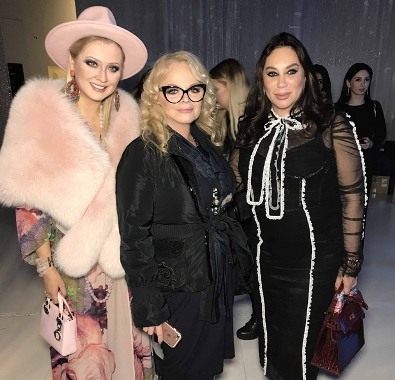 Лена Ленина и Лариса Долина на показе Айшат Кадыровой