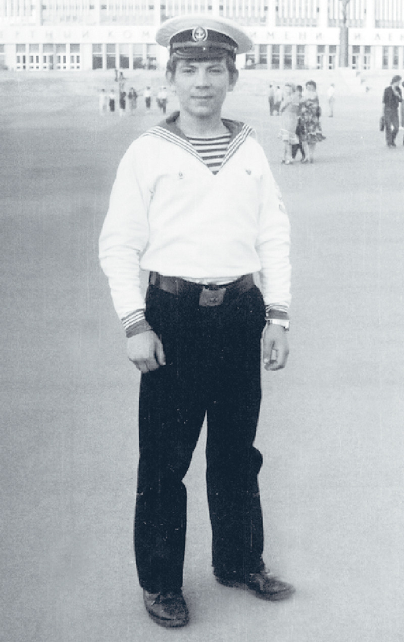 В юности Андрей окончил мореходное училище, а в прошлом году получил сертификат на управление яхтой