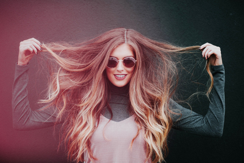 Длинные и густые волосы всегда украшают