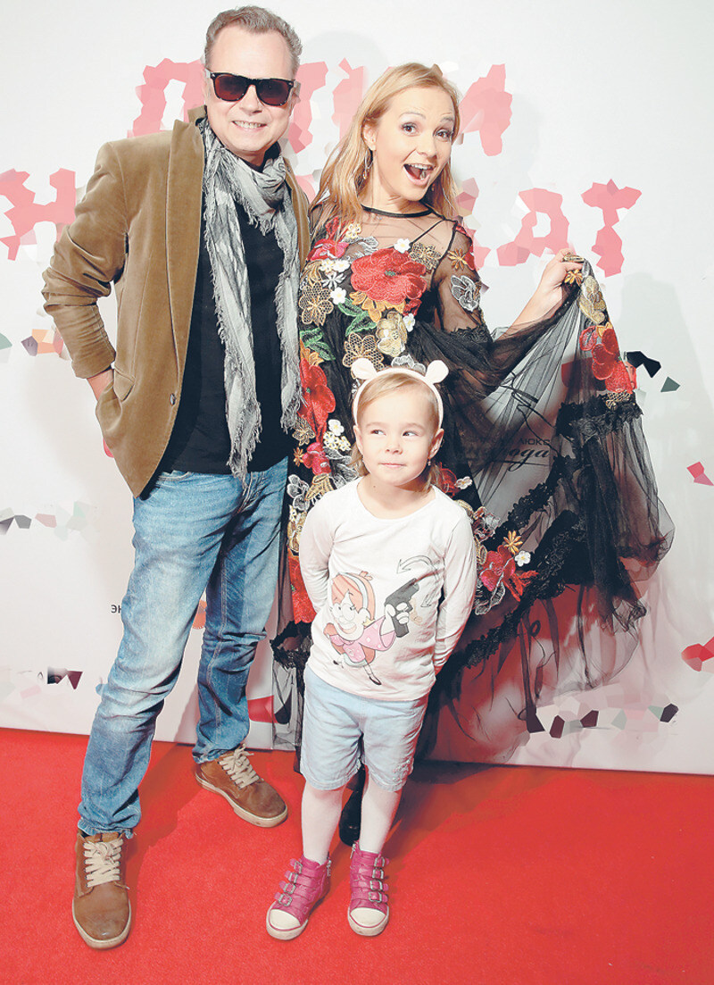 Владимир и Маруся Левкины с дочерью