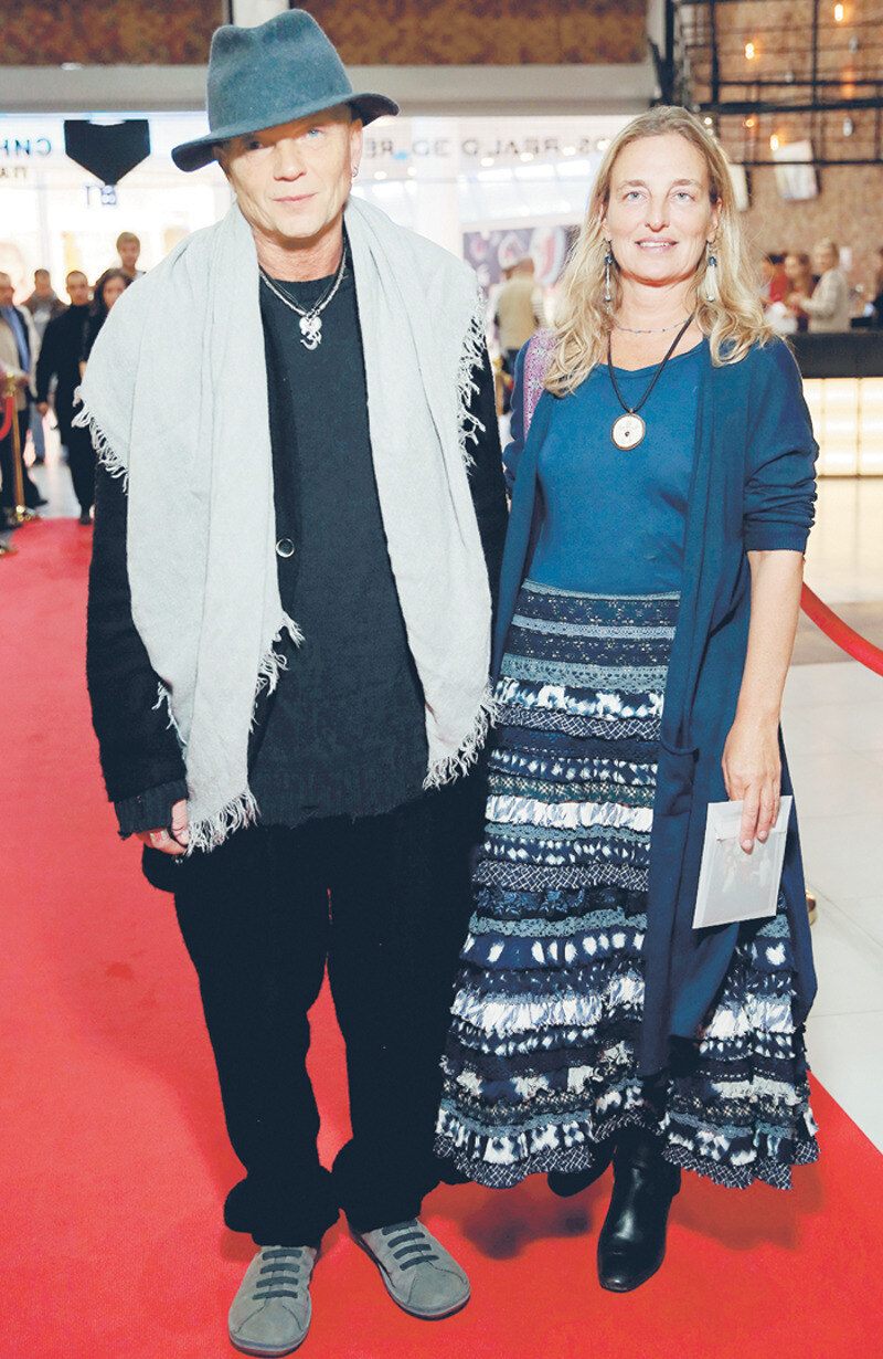 Андрея Смолякова и его супругу Дарью смело можно назвать самой стильной парой вечеринки