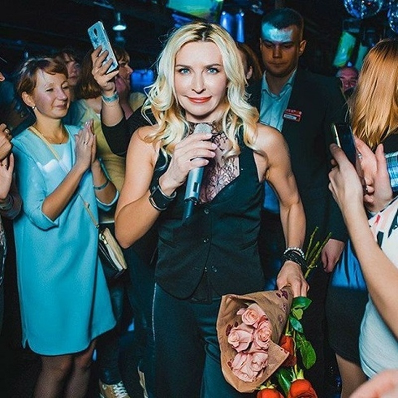 Поклонники были шокированы видом певицы после концерта