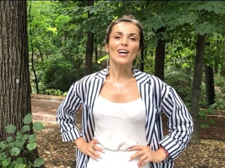 САТИ КАЗАНОВА