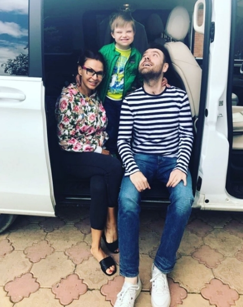 Эвелина Бледанс с бывшим мужем и сыном
