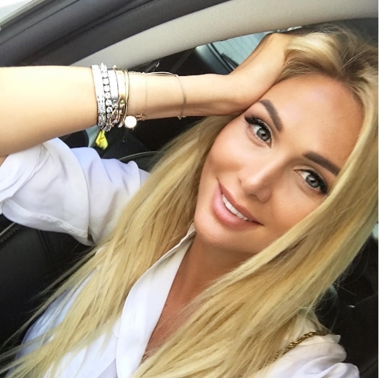 Виктория Лопырева