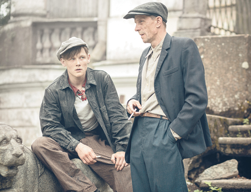 Максим Емельянов (слева) сыграл сына главной героини и по совместительству участника банды, образ главаря которой воплотил на экране Алексей Шевченков