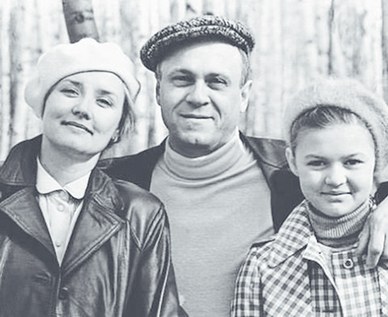 Юная Юля и ее знаменитые родители: режиссер Владимир Меньшов и актриса Вера Алентова