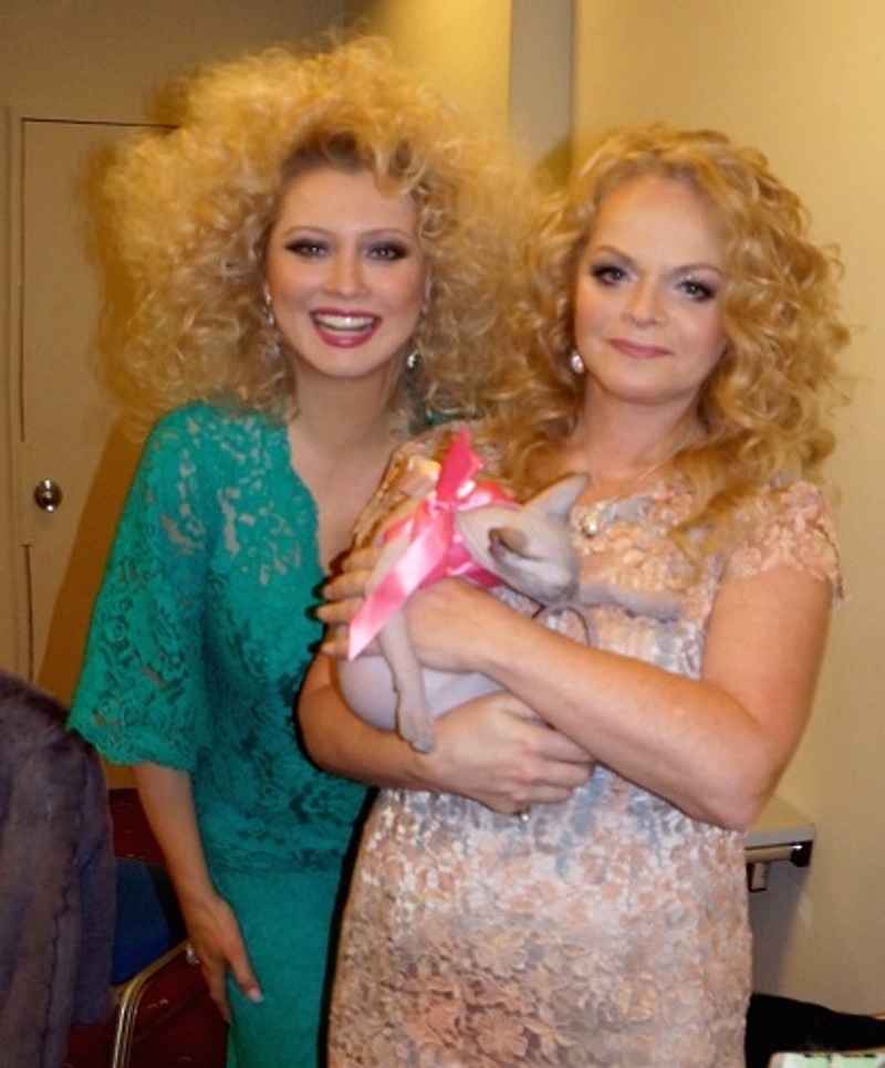 Подружки понимают друг друга с полуслова