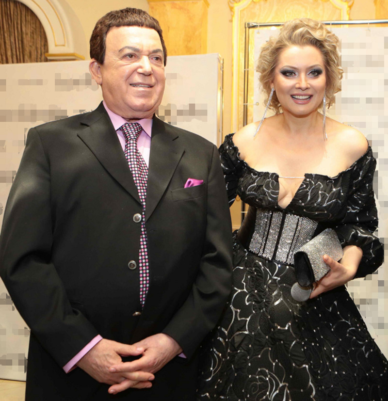 "Я всегда буду утверждать, что гений не имеет срока годности и что Кобзон — главное достояние нашей культуры", - заявляет Ленина