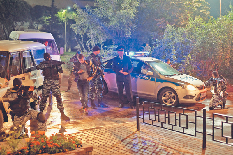 В сериале есть детективные линии, однако, по мнению режиссера, главное в его картине — человеческие отношения