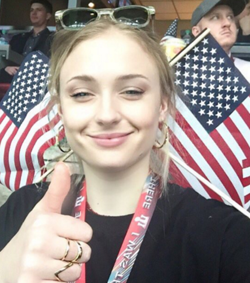 В начале съемок "Игры престолов" Софи Тернер была еще школьницей